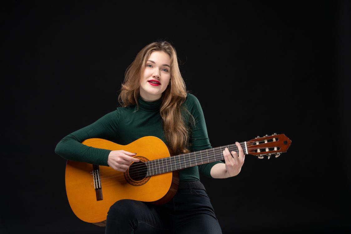 Beneficios de Aprender a Tocar la Guitarra
